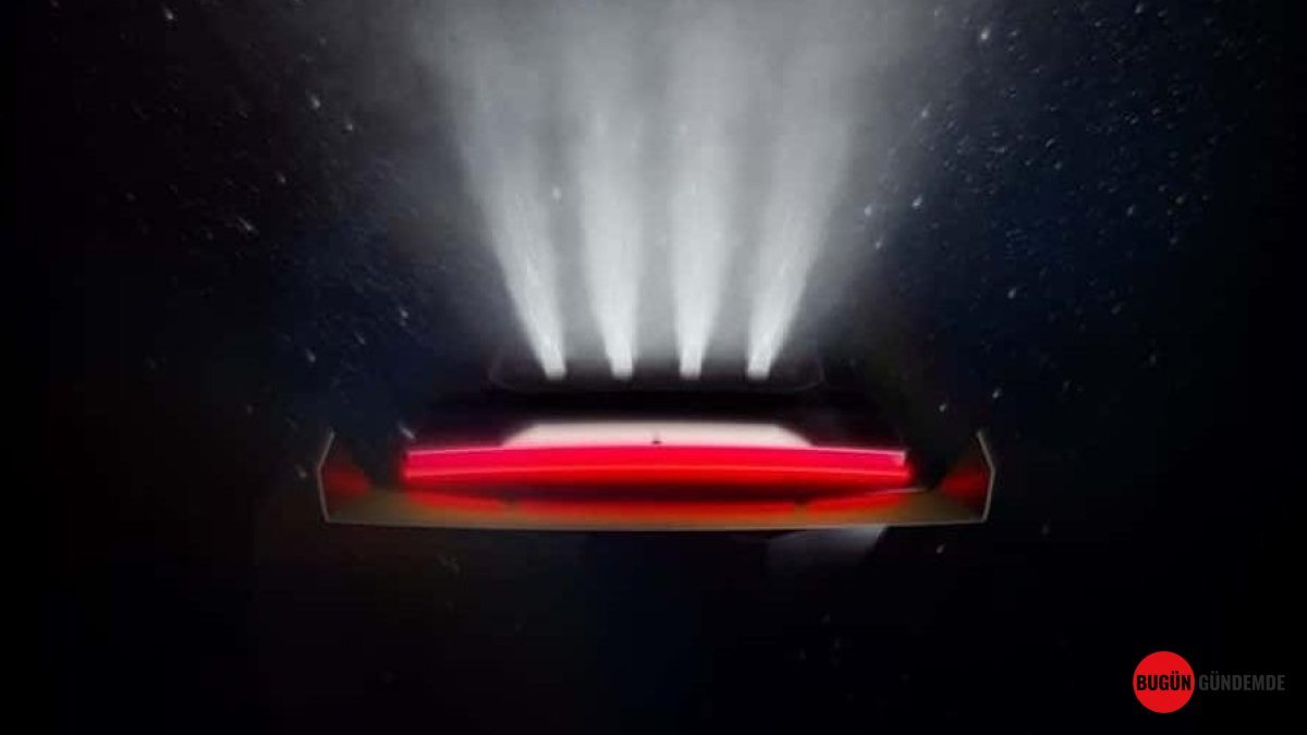 Tesla Roadster Lansmanı Şok Bir Kararla Ertelendi: Gökyüzü Engeli Mi, Roket Sırrı Mı?