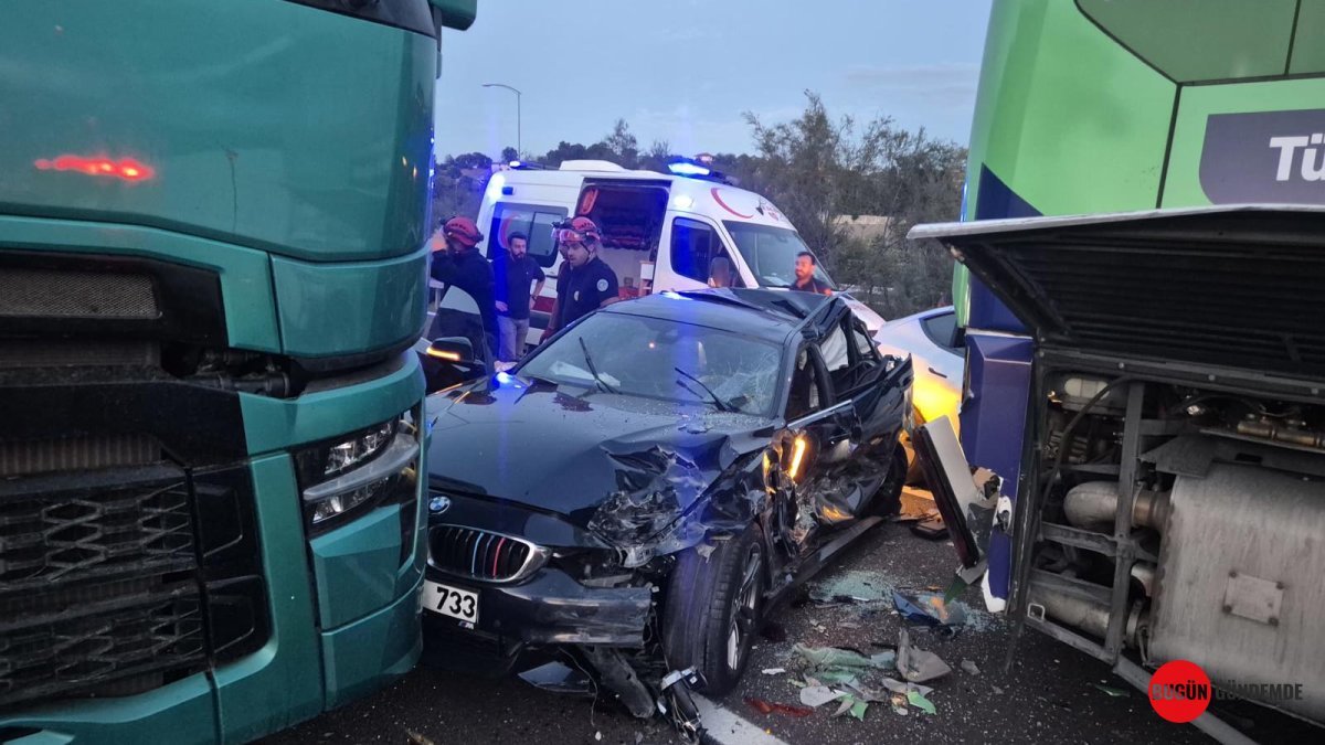 İstanbul-İzmir Hattında Dehşet Anları! 7 Araç Zincire Takıldı, 11 Yaralı Acil Hastaneye Kaldırıldı