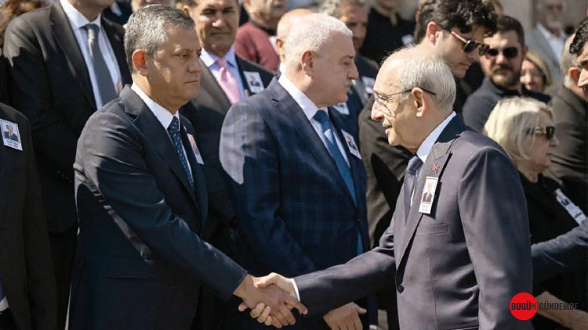 Meclis'te Şaşırtan Karşılaşma: Kılıçdaroğlu ve Özgür Özel Yan Yana Geldi, Gerginlik Havada Mı Esiyor?