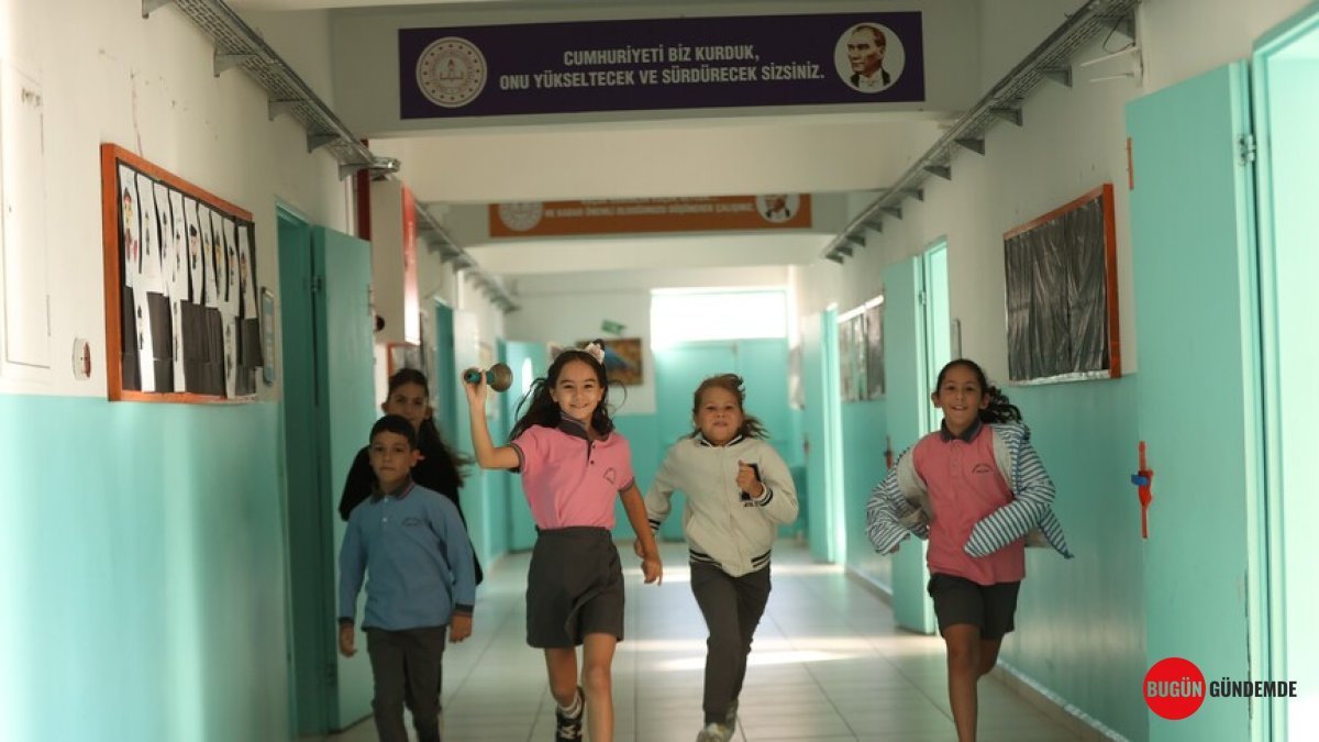 2026-2027 Eğitim Yılı Başladı! Milyonlarca Öğrenci Sıralara Dönüyor: Yeni Dönemde Neler Bekliyor?