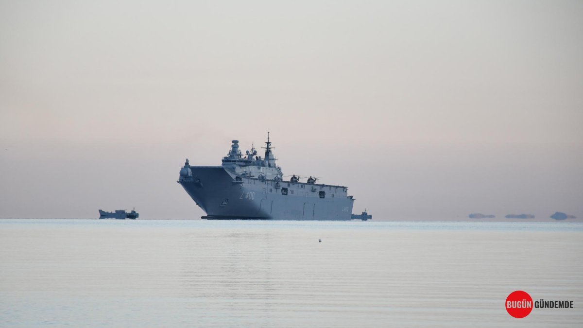TCG Anadolu'dan Arnavutluk Sahillerine Sürpriz Çıkartma! NATO'nun Gözü Onu Ayırmadı