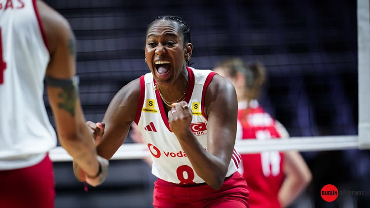Milli Voleybolcu Sinead Jack Kısal'dan Kötü Haber mi Geliyor? Ayak Bileği Bağlarında Şok Zorlanma!