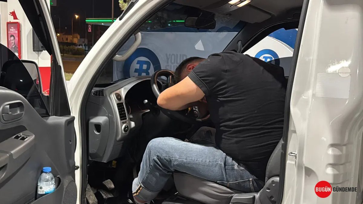 Akaryakıt İstasyonunda Kan Donduran Anlar: Direksiyonda Sızan Sürücü, Sınırın 11 Katı Alkolle Yakalandı!