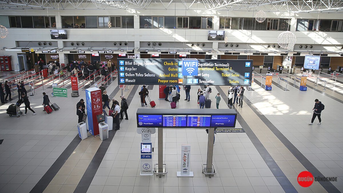 Antalya Havalimanı'nda Akıl Almaz Rekor: Sadece 7 Ayda 19 Milyonu Aştı! Turizmde Yeni Dönem Mi Başlıyor?