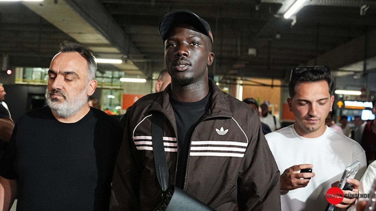 Beşiktaş'ın Yeni Yıldızı İstanbul'da! İşte O İmza Anı ve Transferin Detayları...