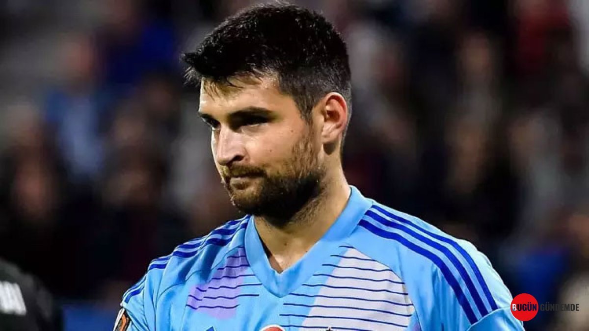 Beşiktaş'ın Yıldız Kalecisi Ersin Destanoğlu'ndan Şaşırtan Transfer! 3 Yıllık Anlaşma İmzaladı, Yeni Rotası Ortadoğu