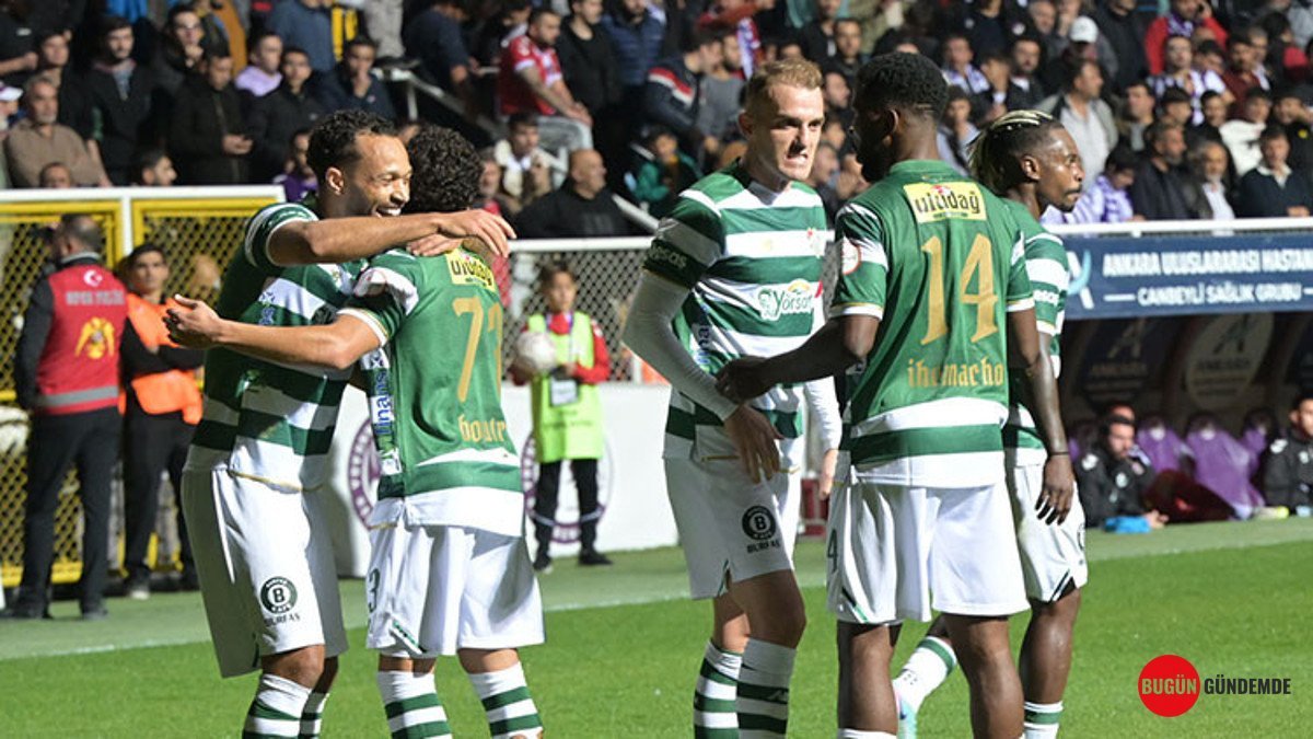 Ankara'da Gol Fırtınası! Bursaspor, Nefes Kesen Maçta Zirveye Yerleşti: 4-2