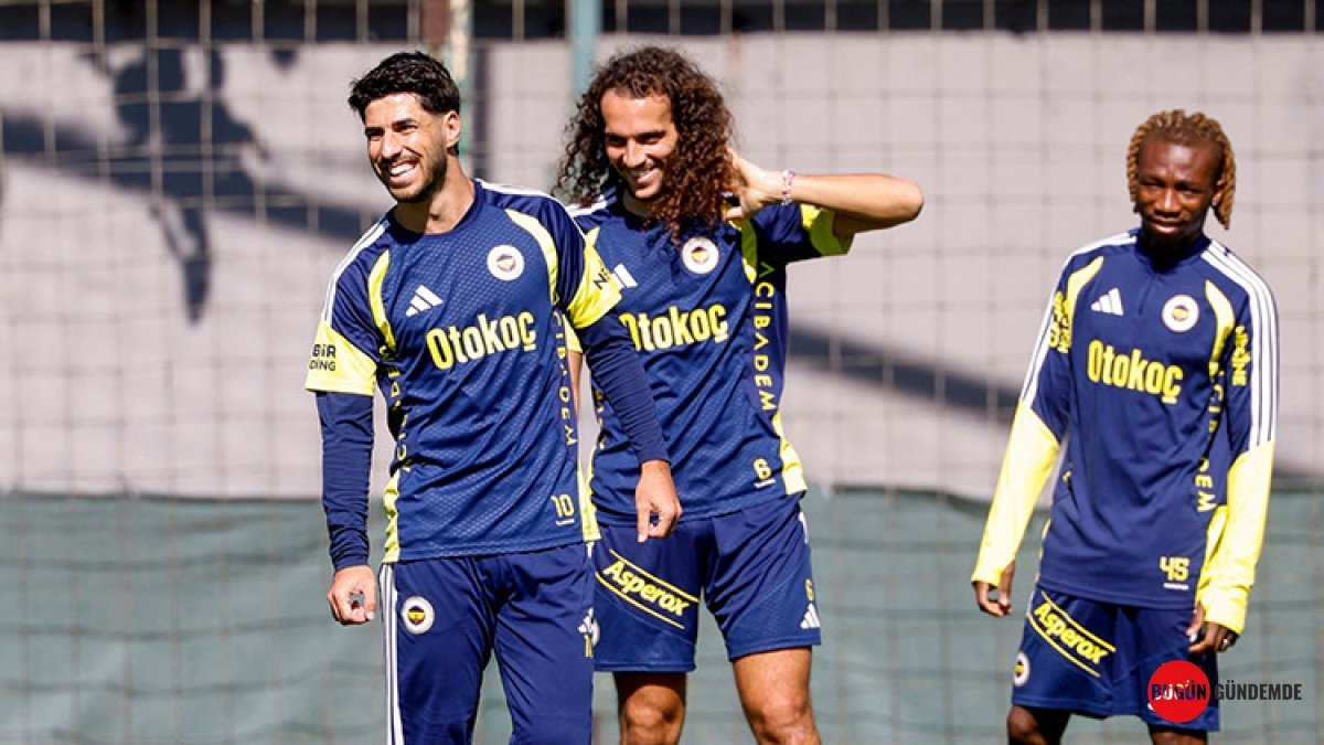 Fenerbahçe'de Rizespor Maçı Kamp Kadrosu Belli Oldu: Hangi Yıldızlar Kadroda Yok, Kimler Sahne Alacak?