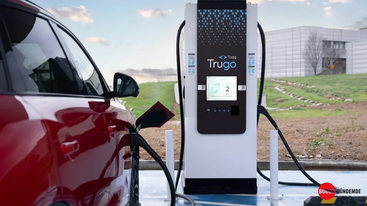 Türkiye'de Elektrikli Araçlar Tavan Yaptı! Sayı 500 Bine Yaklaşıyor, Şarj İstasyonları Yarışı Kızıştı!