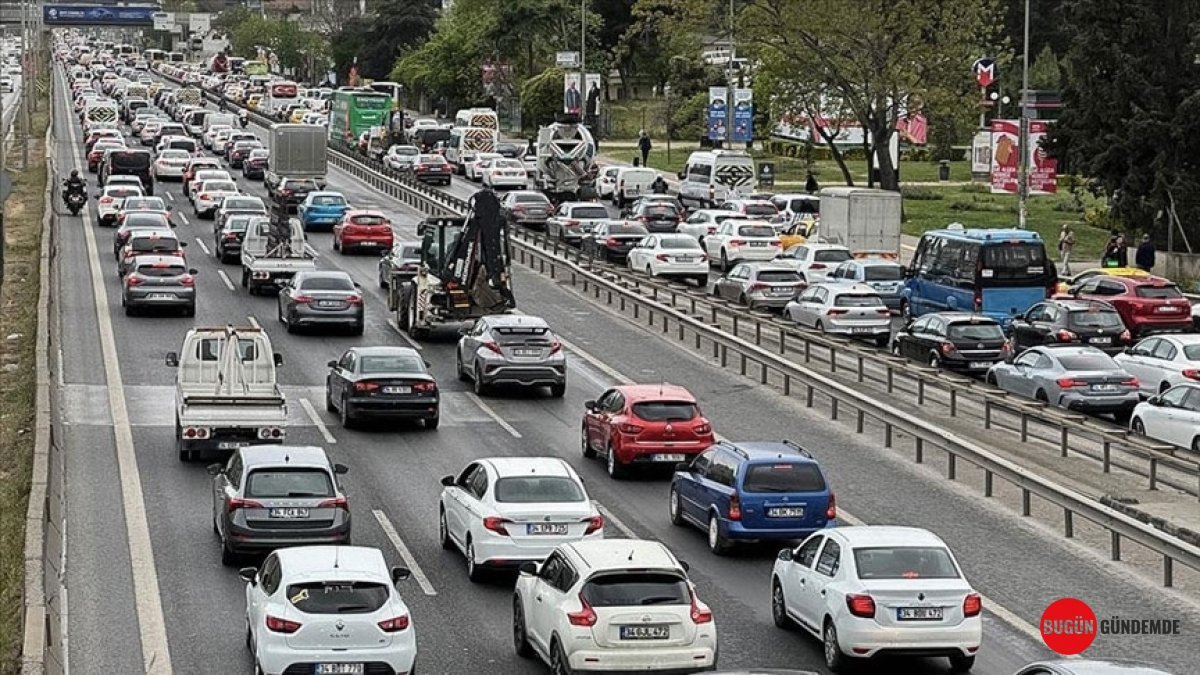 İstanbul'da Yarın Trafik Kilitlenecek! Hangi Yollar Kapanıyor, Alternatifler Neler?