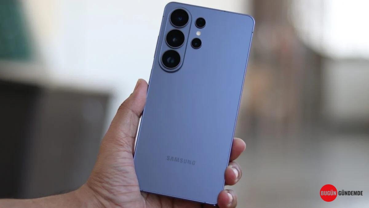 Samsung'un Yeni Gözdesi Galaxy S27 Ortaya Çıktı: Kılıflar Tasarımı Ele Verdi, Kamera Şovu Başlıyor!