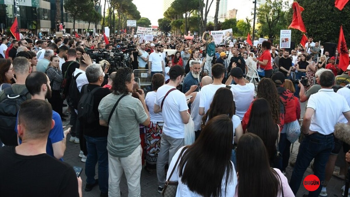 Arnavutluk'ta Tarihi Kıyılar Tehlikede: Zvernec'te Direniş 16. Gününde! Turizm Projesi Tartışmaları Büyüyor