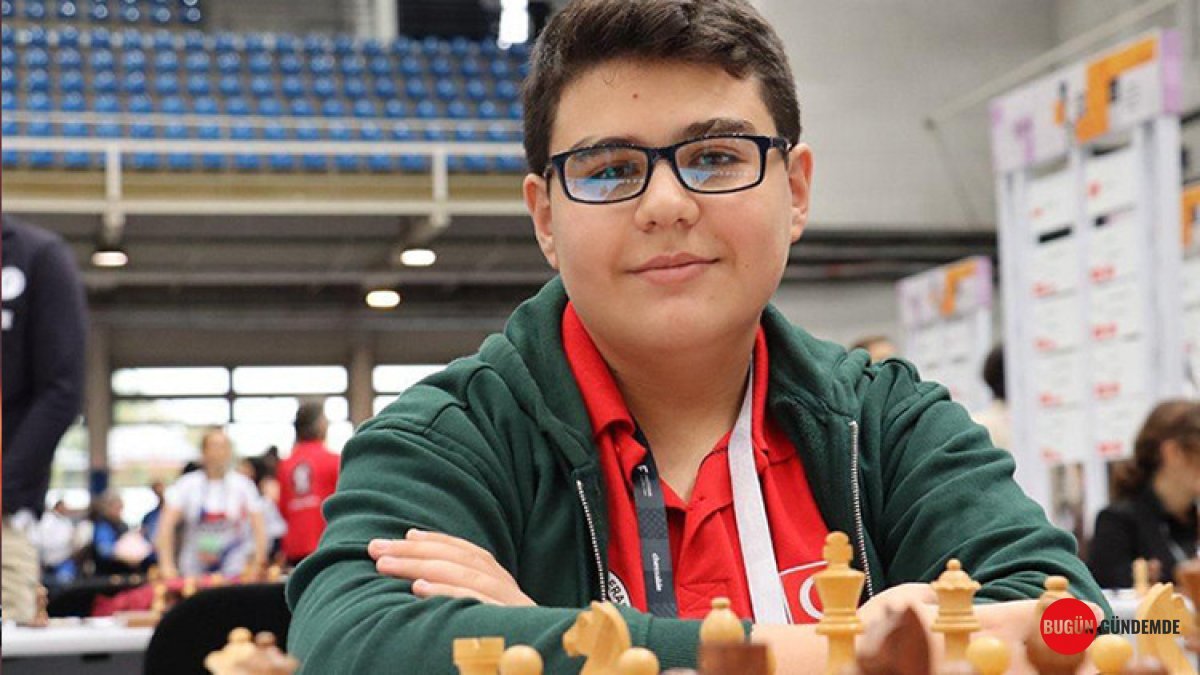 15 Yaşındaki Satranç Dahisi Yağız Kaan Erdoğmuş: Tarihi Rekorla 2731 Elo Puanına Ulaştı!