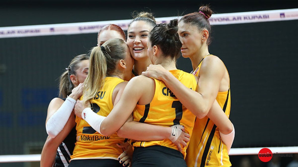 VakıfBank Zirvede Yeniden Taçlandı: Eczacıbaşı'na Karşı Nefes Kesen Finalde Şampiyonluğa Ulaştı!