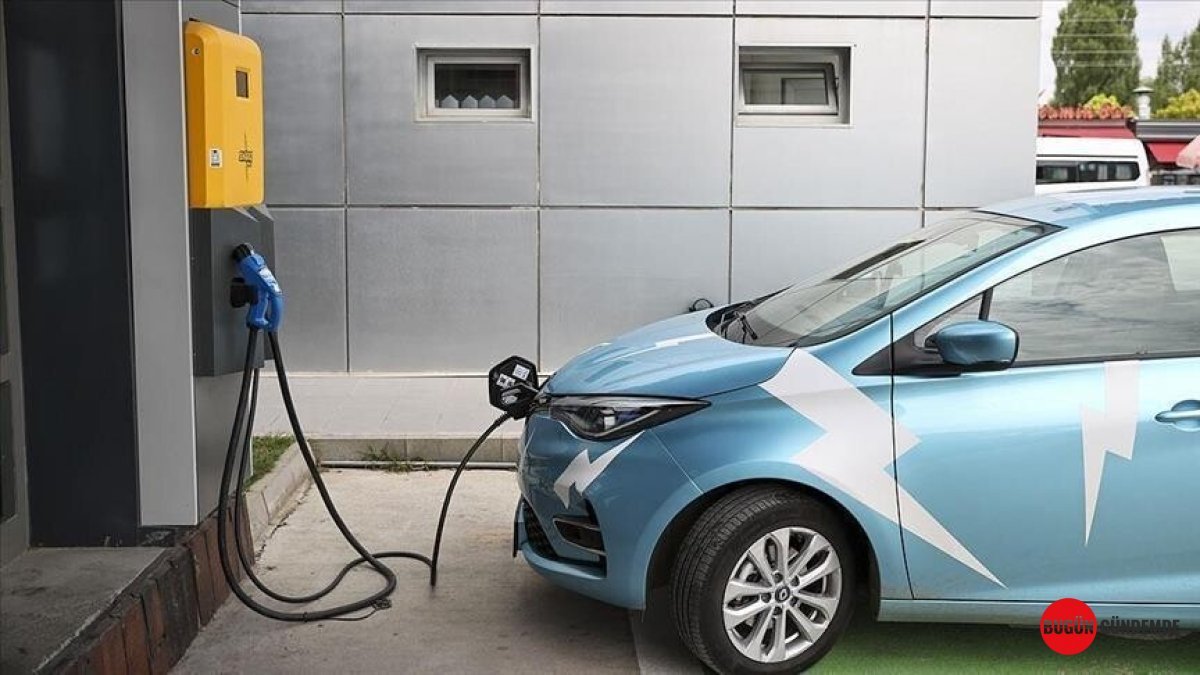 Çin Elektrikli Araç Pazarında Şok Düşüş: Teşvikler Bitiyor, Deflasyon Vuruyor!