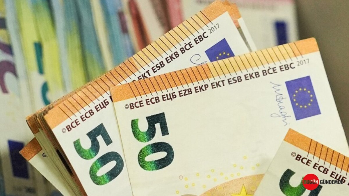 Avro Düşüşe mi Geçiyor? Avrupa'yı Saran Belirsizlikler Para Birimini Sarsıyor!