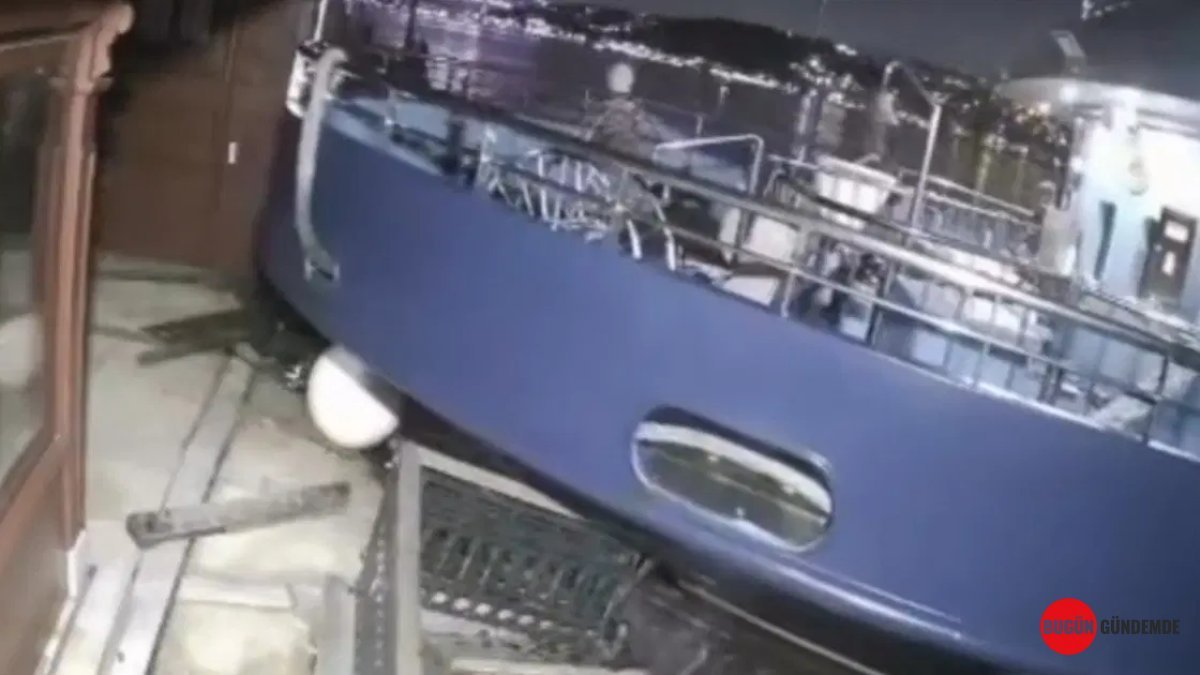 Boğaz'ın Sakin Sularında Tarihi Vurğun! 200 Yıllık Yalıya Çarpan Vapurun Perde Arkası ve O Anlar!
