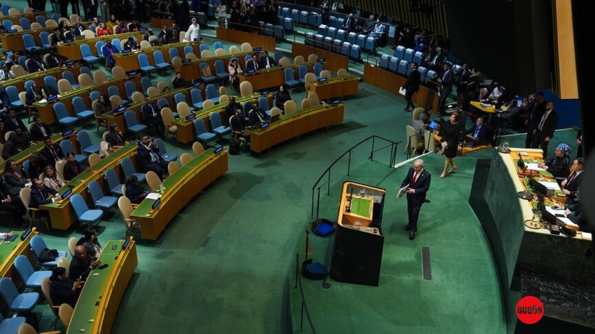 Netanyahu BM'de Bomboş Salona Konuşurken Tibi'den 'Gönüllü Göç' Tokadı!