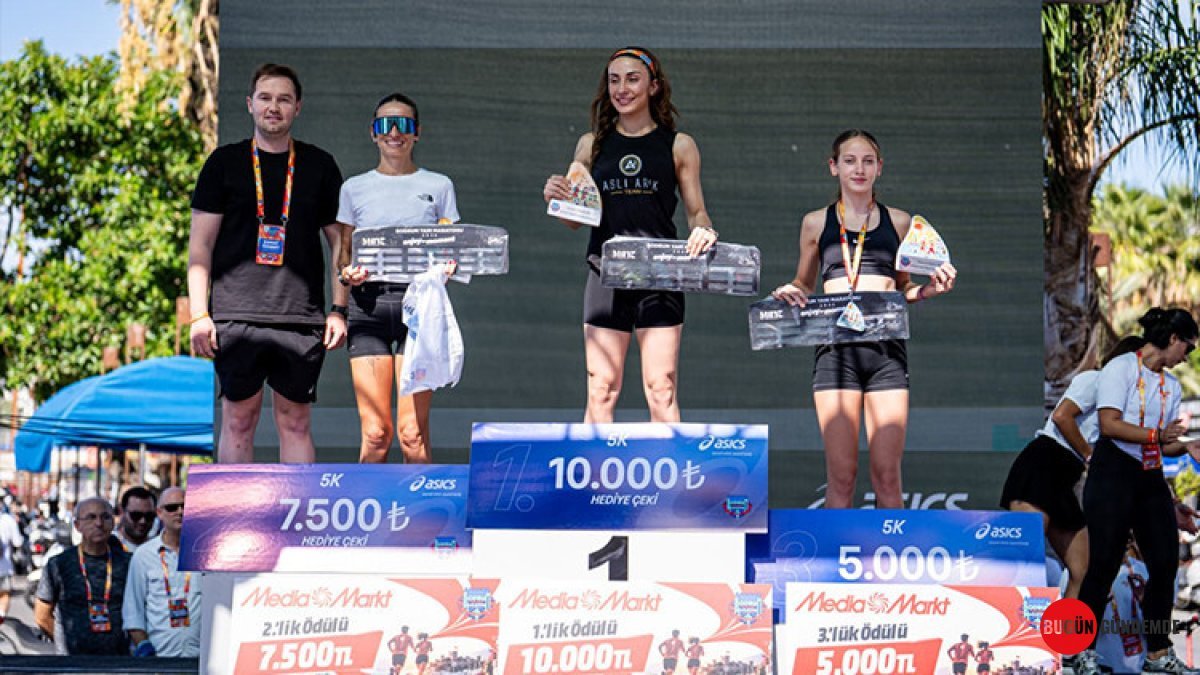Bodrum Yarımadası Maratonu'nda Tarih Yazıldı: 23 Ülken 2500 Atletin Rekor Katılımı ve Sürpriz Evlilik Teklifi!