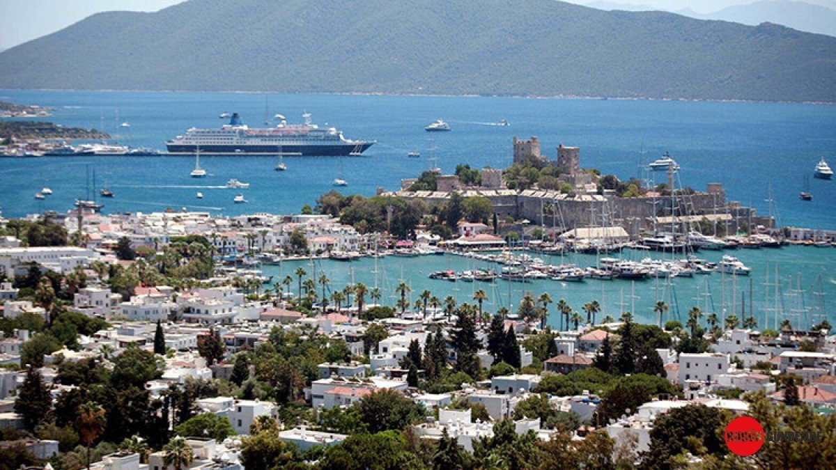 Bodrum'da Turizm Uçuşa Geçti! 172 Bin Ziyaretçi Akın Etti, Ama Uzmanlardan Kritik Uyarı Geldi: 'Dolandırıcılar Pusuda!'