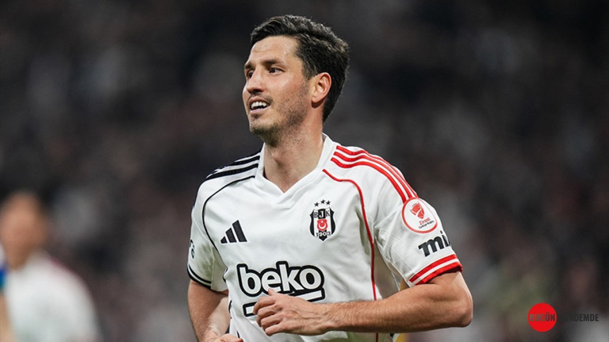 Beşiktaş'ta Yaprak Dökümü: Bir Günde 7 İsimle Yollar Ayrıldı! Şampiyonluk Katkısı Olanlar da Listedeki Yerini Aldı!
