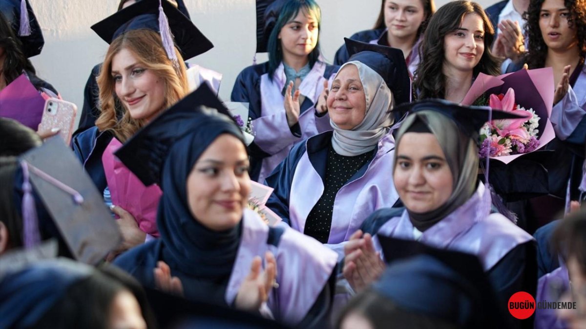 Kanseri Yendi, 38 Yıl Sonra Döndüğü Üniversitede Efsane Başarı: Fakülte Birincisi Oldu!