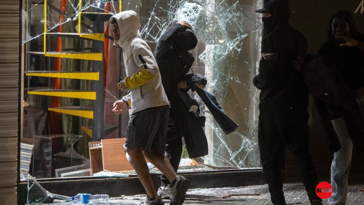 Barselona Sokakları Savaş Alanına Döndü: Polis, Göstericilere Sert Müdahale Etti!