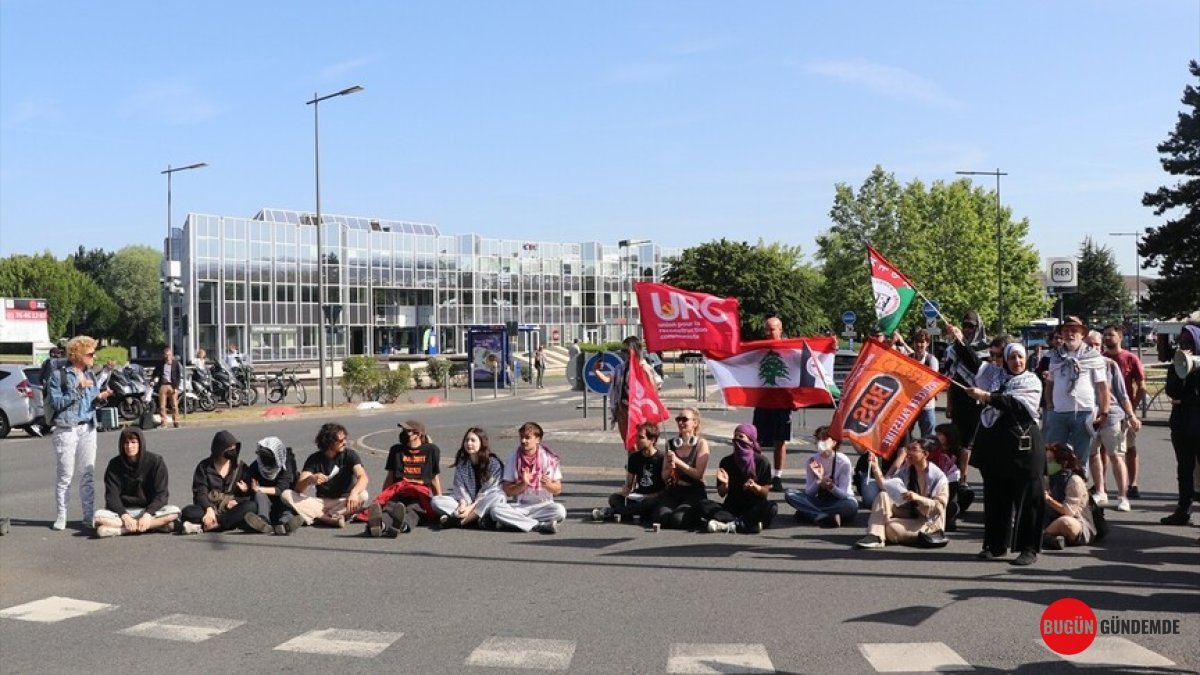 Fransa'da Dev Savunma Fuarı'nda Tansiyon Yükseldi: İsrailli Firmaların Katılımına Karşı Şiddetli Protesto, Başkent Yollarını Kesti!