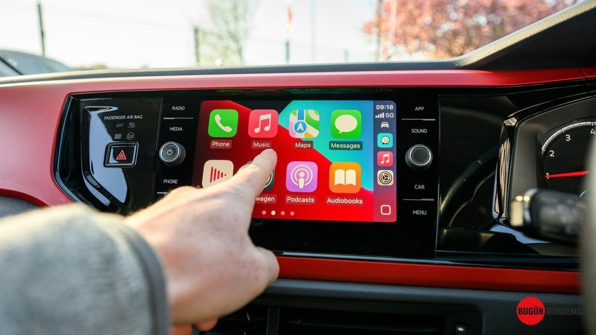 Apple Sürprizle Geliyor: iOS 27 ile CarPlay'e Devrim Gibi Yenilikler! Hangi iPhone Modeli Bu Teknolojiyi Kullanabilecek?
