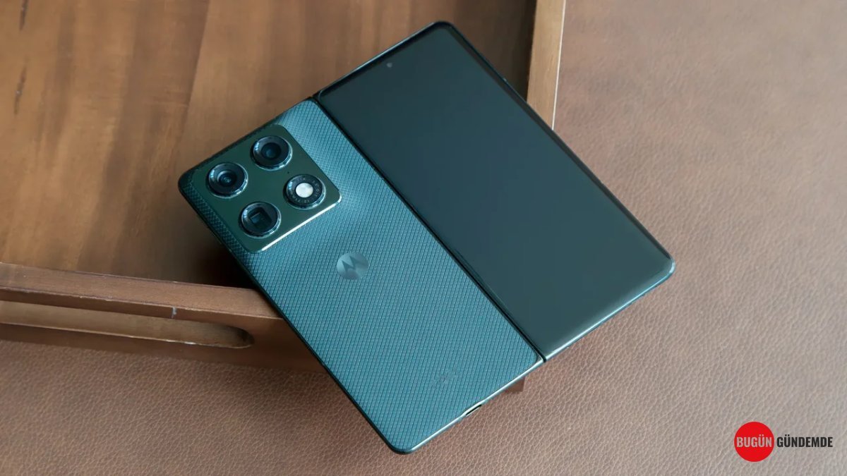 Motorola'dan Nefes Kesen Yenilik: Razr Flex Sızdı! Katlanabilir Telefon Piyasası Sarsılacak mı?